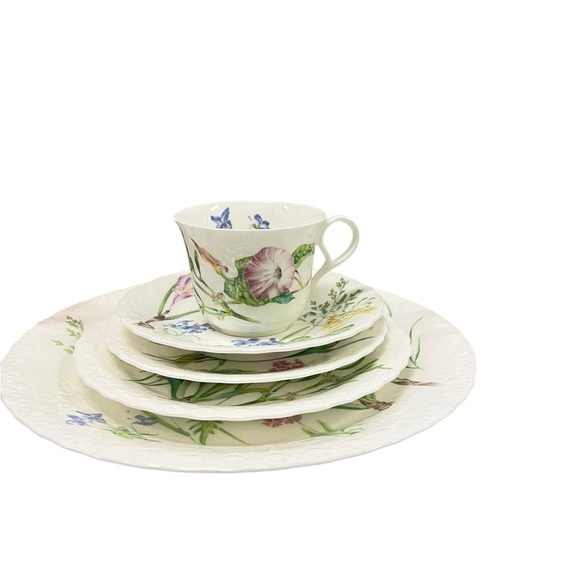 Vintage Floral Medley collection by Mikasa
 5 Piece Place Setting - Picture 3 of 9